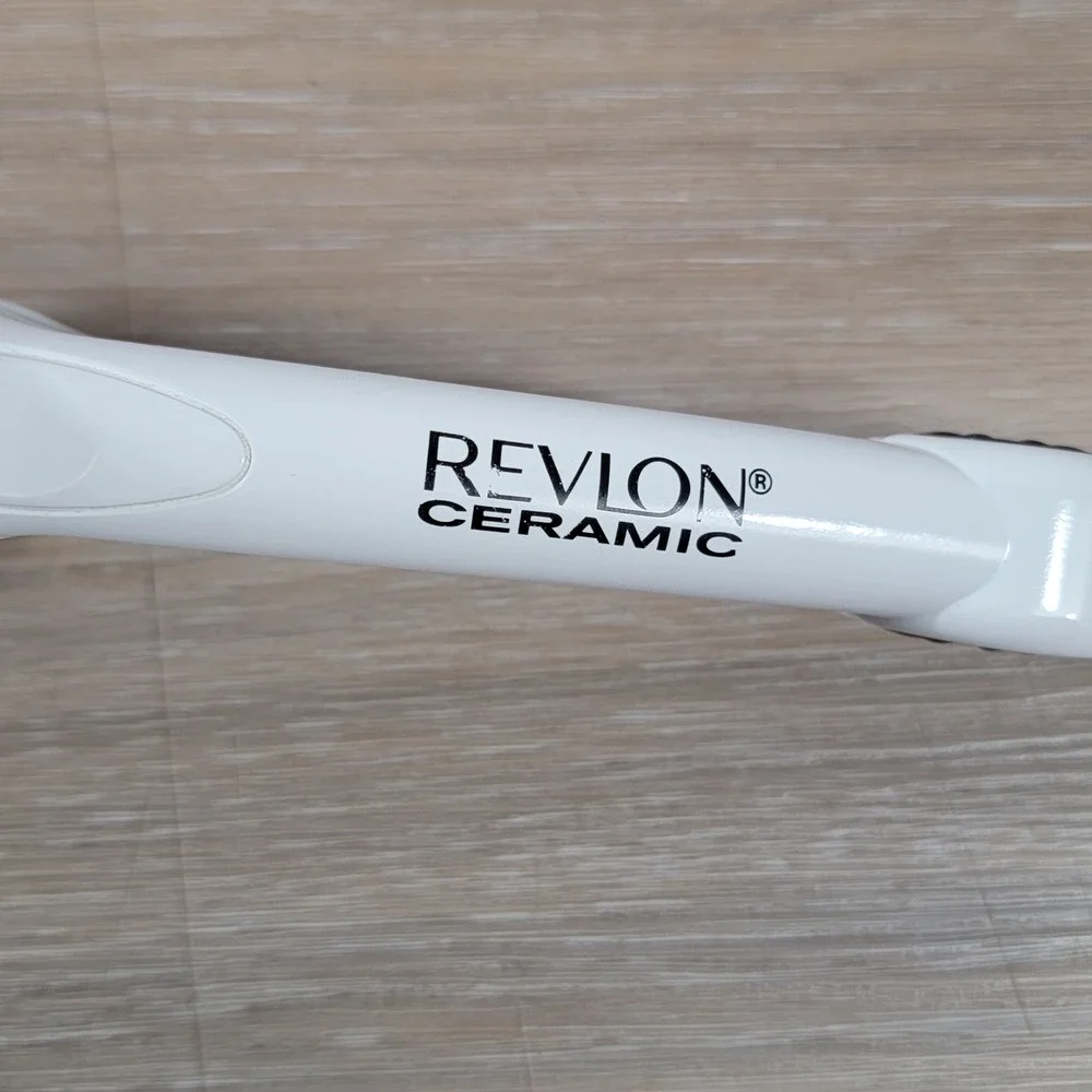 Revlon Ceramic Hair Straightener Flat Iron White RVST2034 Dual Voltage 85W